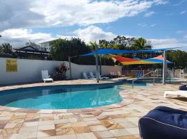Alex Beach Cabins and Tourist Park, hotel di Alexandra Headland