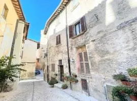 traditional town house central Spoleto - car is unnecessary - wifi - sleeps 10