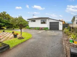 Roseville - Snells Beach Holiday Home