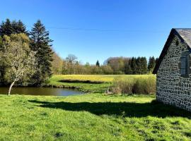 Maison de 4 chambres avec vue sur le lac et jardin amenage a Joue du Bois, hotel v mestu Joué-du-Bois