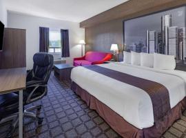 Super 8 by Wyndham Ambassador Bridge Windsor ON, motel in Windsor