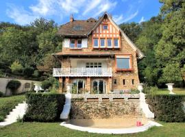 Maison de luxe nichée dans le bois pour vivre une expérience unique, hotel in Saint-Rémy-lès-Chevreuse