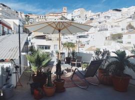 Las Tres Hermanas, hostal o pensión en Salobreña