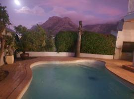 'Eye 2 SA' where 3 sides mountain meets the Atlantic, villa in Cape Town