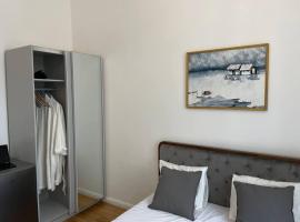 2-Bed Apartment in Praha, hotel with parking in Hřebečníky