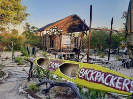 Eselbe Camp Backpackers, hotel u blizini znamenitosti 'Parking For Hide' u gradu 'Nata'