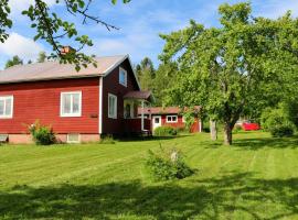 Familjevänligt hus med stor trädgård – hotel w pobliżu miejsca Okolica Orbaden w mieście Vallsta
