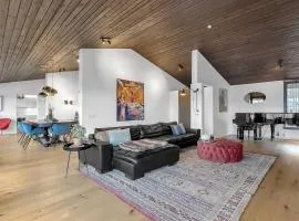 Seaside Villa - 6 Bedrooms HG OOOO6077