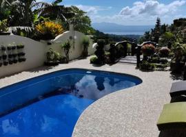 Avana Hills Tagaytay Villa، كوخ في تاجيتاي