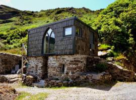 Secluded cottage nestled in the Beara Peninsula, hotel v destinaci Killarney