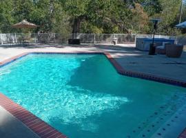 10 beds 5 baths 24 acre Lake Property minutes The Woodlands TX, cottage in Magnolia