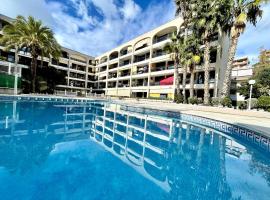 Apartemento piscina centro calella 3 min playa, hotel u gradu Kalelja