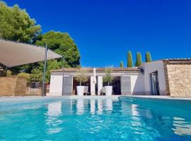 LASUITE Domaine Bertuli, heated Pool, Aircon, holiday home in Oppède