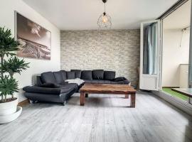 Appart Crystal Lyon Caluire et parkings, hotel in Caluire-et-Cuire