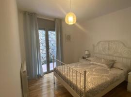 APARTAMENTO EN CENTRO PUEBLO, allotjament vacacional a Ribes de Freser