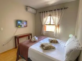 Casa aconchegante à 400m da Praia da Tartaruga - Ar condicionado - WIFI 450MB - Netflix - Cozinha Completa - Garagem