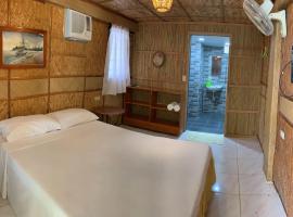Bamboo House Beach Lodge & Restaurant, hotel in Puerto Galera