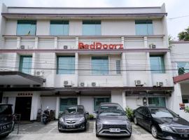 RedDoorz Near Braga Street, hotel em Bandung
