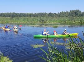 POLE NAMIOTOWE nad rzeką BIEBRZA w GONIĄDZU โรงแรมในโกเนียดซ์