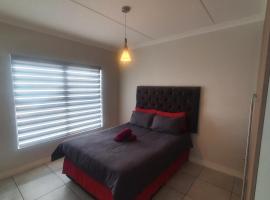 Two Bedroom at The Blyde, Crystal Lagoon، شقة في Boschkop