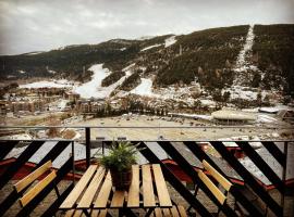 Apartament Mufló Apartamento encantador con vistas espectaculares a la X de Grandvalira, hótel í El Tarter