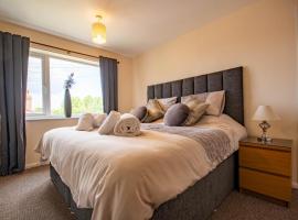 3-bedroom house with garden, conservatory, in centre of Worcester, hotel in zona Worcestershire Royal Hospital, Worcester