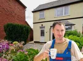 Maintenance, Transport, Medical Teams Bargain, 3 Bed Detached House, Mold, Sleeps 1 to 5