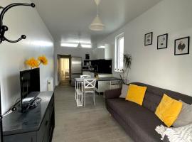 Newly renovated 1 bedroom flat with garden pergola, хотел в Енис