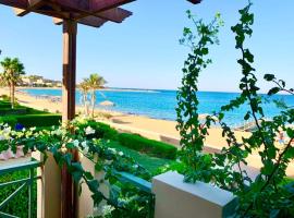 Amazing Beachfront townhouse chalet Ain Sokhna LaVista 1, hotell i Ain Sokhna