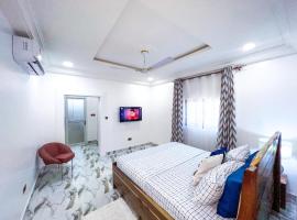 Golden Touch Executive Hotel, hotel near Greenwich Line, Tema