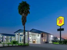 Super 8 by Wyndham Victoria - South - Hwy 59