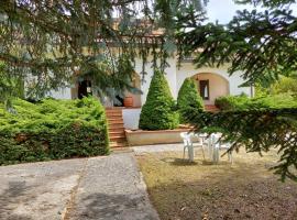 Villa Angela 2 Santa Maria del Molise, икономичен хотел в Santa Maria del Molise