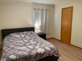 New Brunswick NJ Master Bedroom with private bath, hotel with parking in New Brunswick