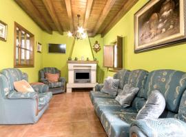 3 bedrooms house with city view enclosed garden and wifi at Trescares, hotel cu parcare din Trescares