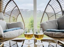 Hidden Cottages、Kvíabekkurのホットタブ付きホテル