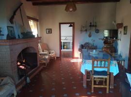 Finca El Palomar, logement avec cuisine à Fuenteheridos