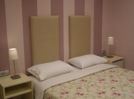 room "butterfly" in a neoclassical house – hotel w mieście Kastoria
