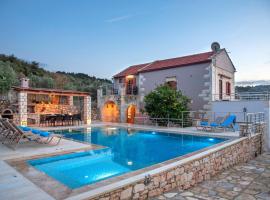 Cretan Lux Villa Heated Pool, hotell i nærheten av Gavalakori historiske folketradisjonsmuseum i Gavalochori