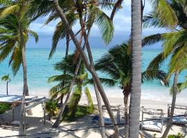 Private room overlooking the beach، إقامة منزل في بونتا كانا