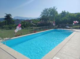 Majestic holiday home in Montefalcone Appennino with garden، فندق في Montefalcone Appennino