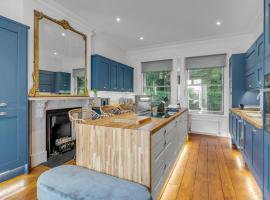 Boardman Lodge 5 bedr with fully equipped kitchen and washing machine & Netflix - Ginger & Gold ltd, place to stay in Norwich