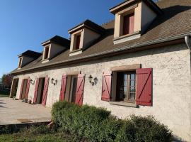 Belle maison spacieuse avec grand jardin, villa in Rongères