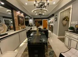 Stunning 1 BR Eastwood Condo Suite!