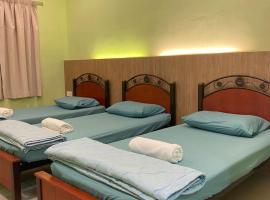 3 Single Bed with Private Bathroom, feriebolig i Kuala Perlis
