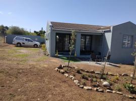 The Yellowbird - Cozy self-catering unit, hotel in Darling