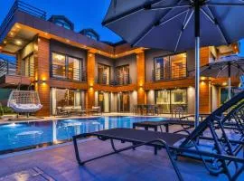 Luxury Villa Close to Shops and Restaurants -Large Garden Pool Table and Table Tennis