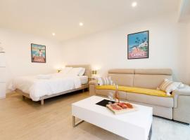 Elegant one room of golden square, hotel a 3 stelle a Cannes
