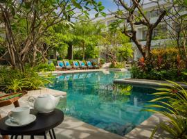 Eightfold Urban Resort, hotel in Siem Reap