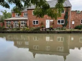 Canalside B and B