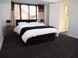 The Kyoto House - Four Spacious Cosy Bedrooms I Netflix & Large Rooms
